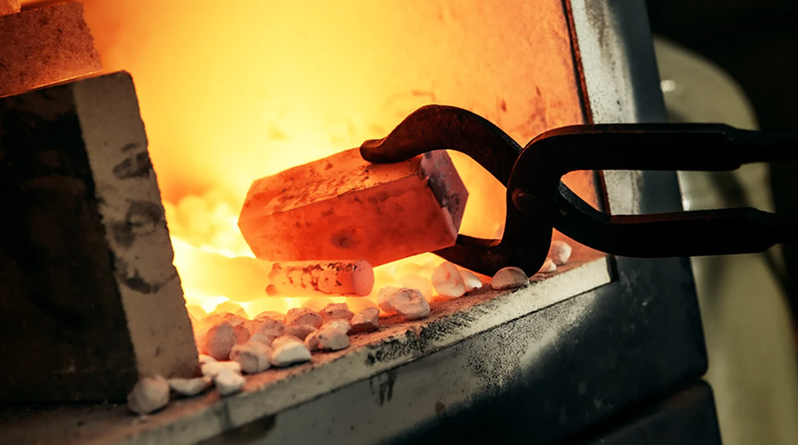 Schmelzofen Lacker Metallgestaltung